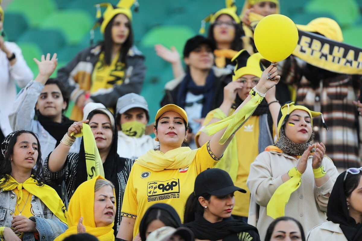 عکس| ال‌کلاسیکوی ایران با حضور پرشور بانوان