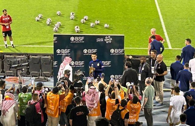 جایزه طلایی در دستان کریستیانو رونالدو