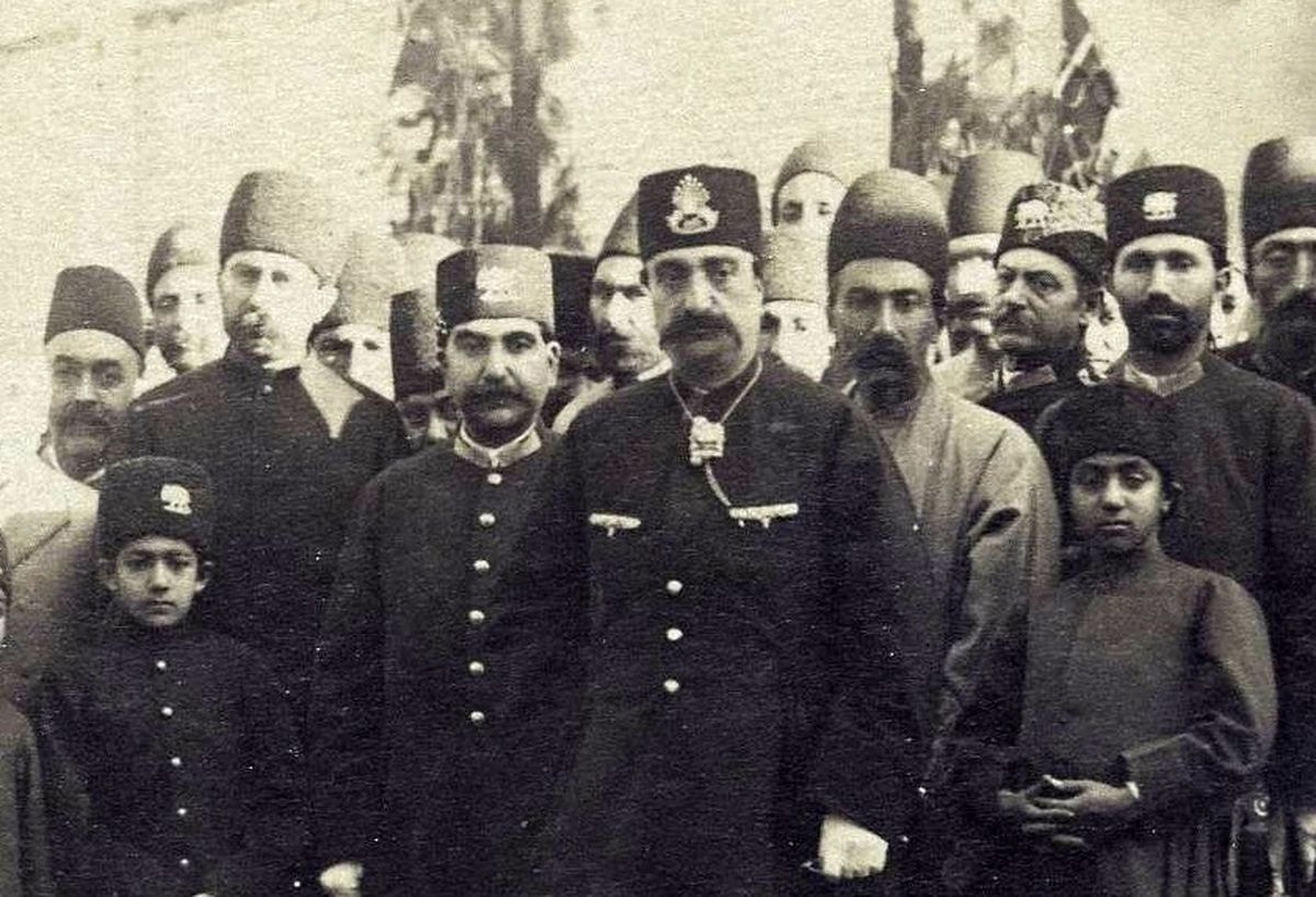 تصاویر جالب و کمتر‌ دیده‌شده قاجاری؛ نگاهی به جزئیات یک مهمانی سلطنتی