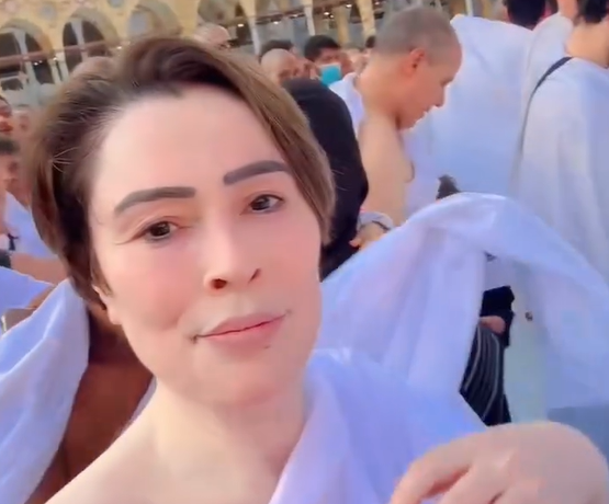 ببینید| ویدیویی از زن مسلمان بی‌حجاب و با بدنی عریان در کعبه!