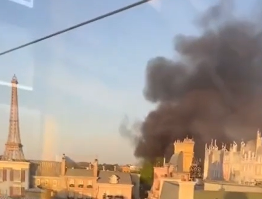 ببینید| دیزنیلند آتش گرفت ببینید| دیزنیلند آتش گرفت