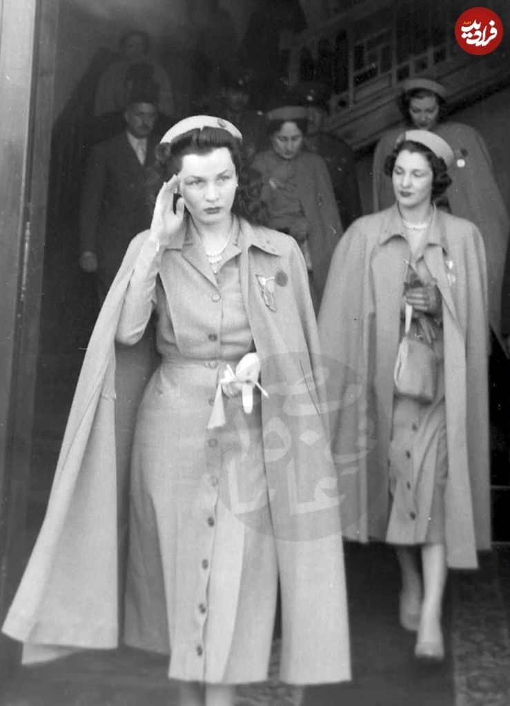 عکس| استایل خاص فوزیه با شنل نظامی!