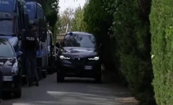 لحظه خروج هیات مذاکره ایرانی از محل مذاکرات غیر مستقیم با آمریکا در رم ایتالیا