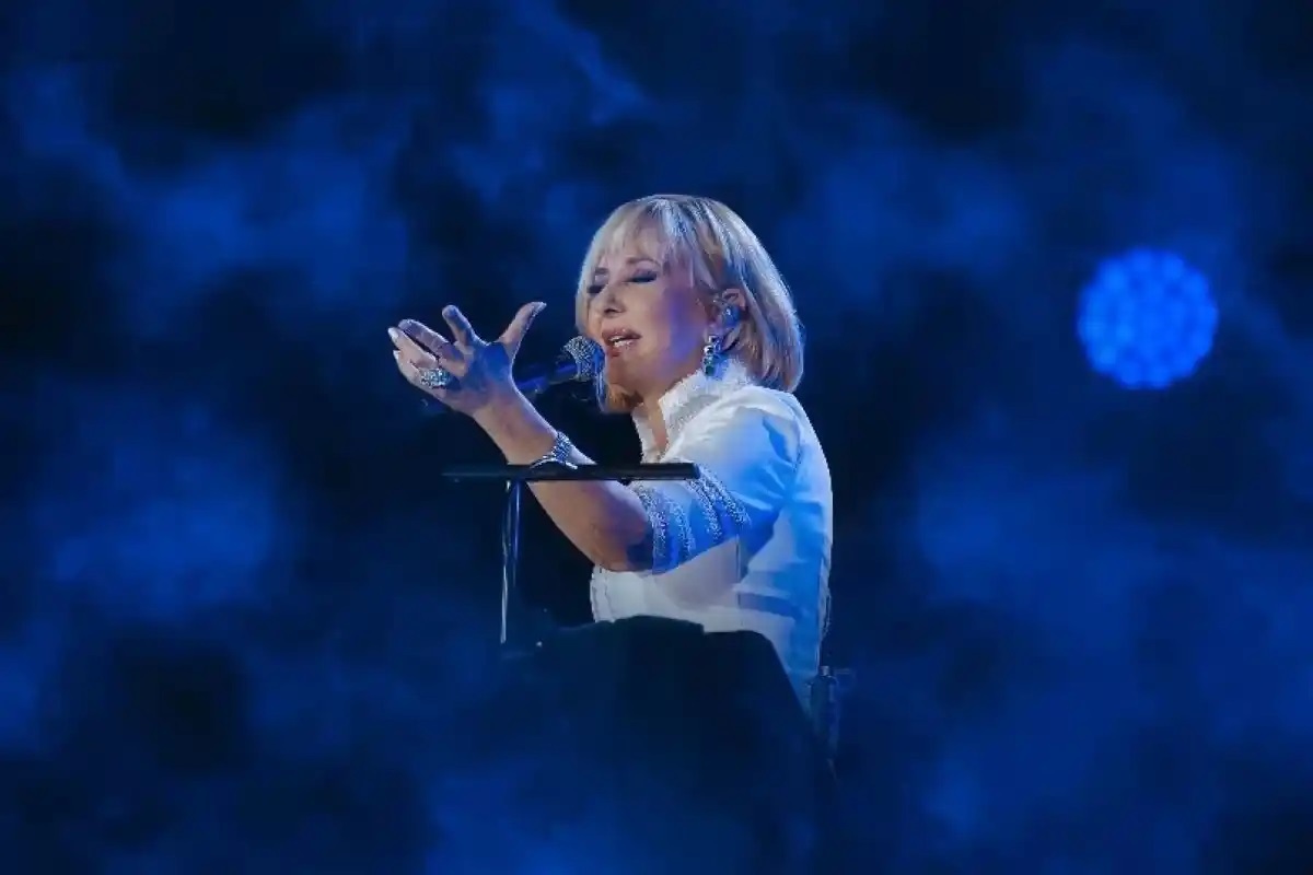 تصویری جالب از نوجوانی گوگوش در آغوش پدرش +عکس تصویری جالب از نوجوانی گوگوش در آغوش پدرش +عکس