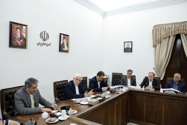 عارف: دولت وفاق ملی اجازه نمی‌دهد دسیسه‌ها برای برهم زدن آرامش بازار، اجرایی شود