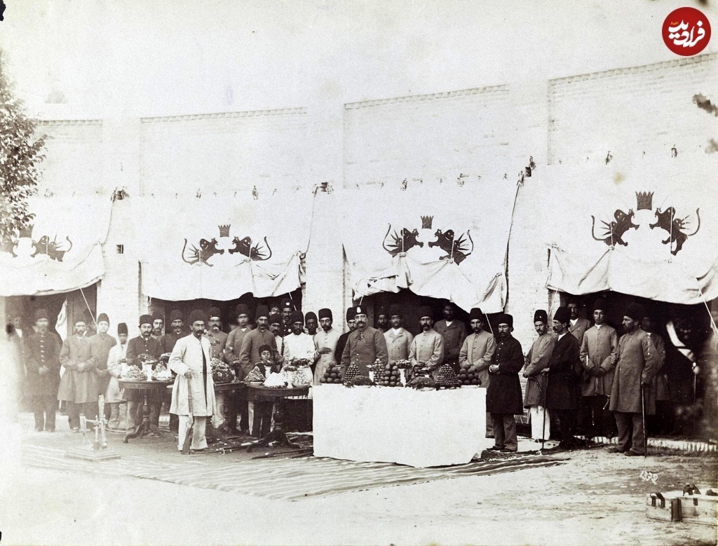 مهمانی سطلنتی و بزرگ ناصرالدین شاه قاجار در حیاط کاخ