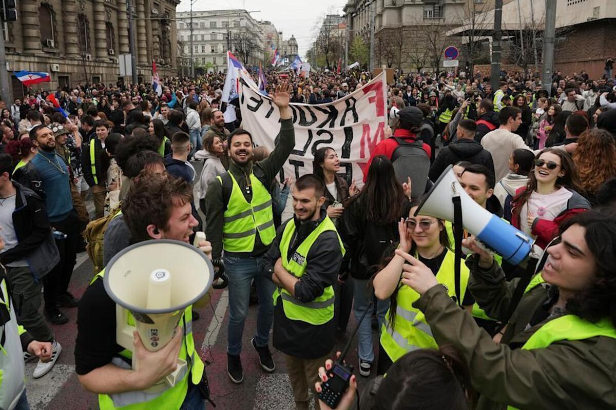 تظاهرات هزاران نفر در اعتراض به پروژه داماد ترامپ + تصاویر