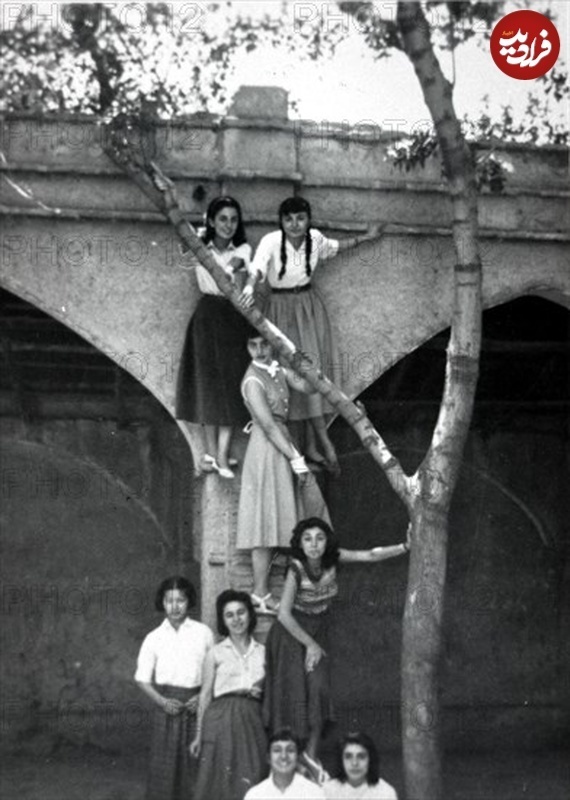  عکس| عکس زیرخاکی از فرح در دوران جوانی