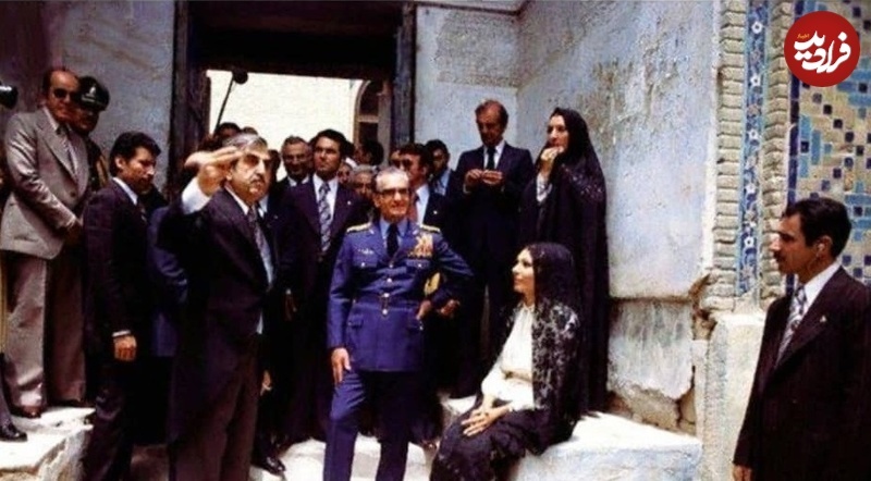تصاویری از فرح و محمدرضا پهلوی در حرم امام رضا علیه‌السلام