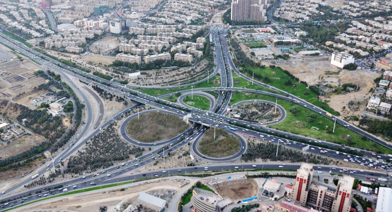 یک لاین از بزرگراه همت کم میشود یک لاین از بزرگراه همت کم میشود