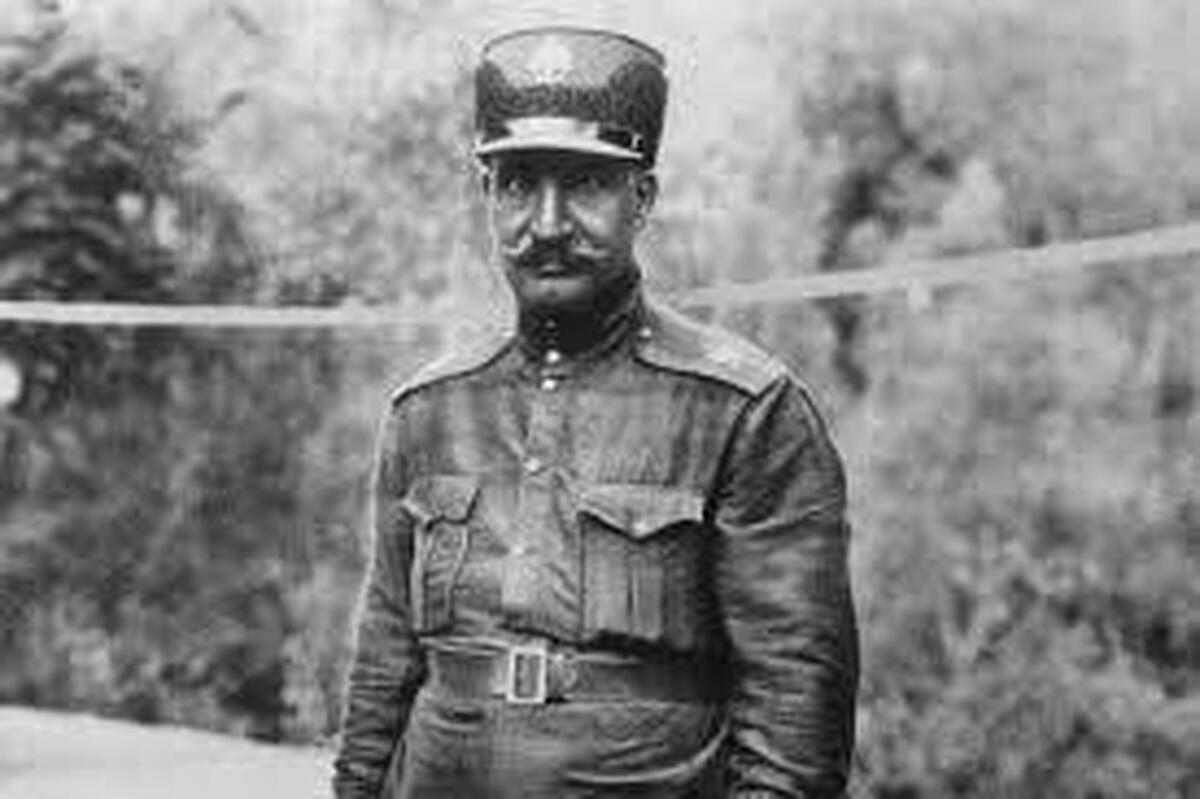 رضاخان و عروسش فوزیه در اواخر دهه ۱۳۲۰ +عکس