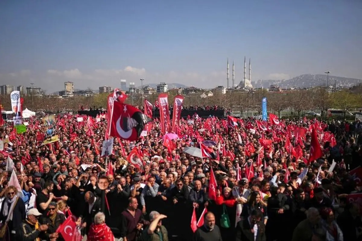 پیوستن صد‌ها هزار نفر به اعتراضات گسترده در استانبول