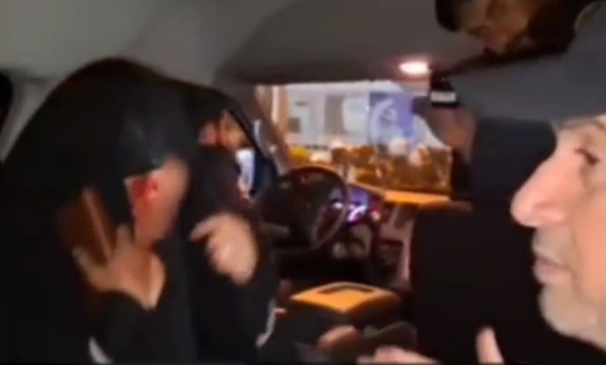 ببینید| افشاگری از خودزنی عجیب یکی از تحصن کنندگان حجاب!