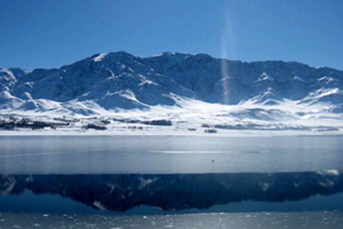 ببینید| نمایی زیبا و شگفت‌انگیز از یخ‌زدگی تالاب چغاخور