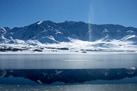 ببینید| نمایی زیبا و شگفت‌انگیز از یخ‌زدگی تالاب چغاخور