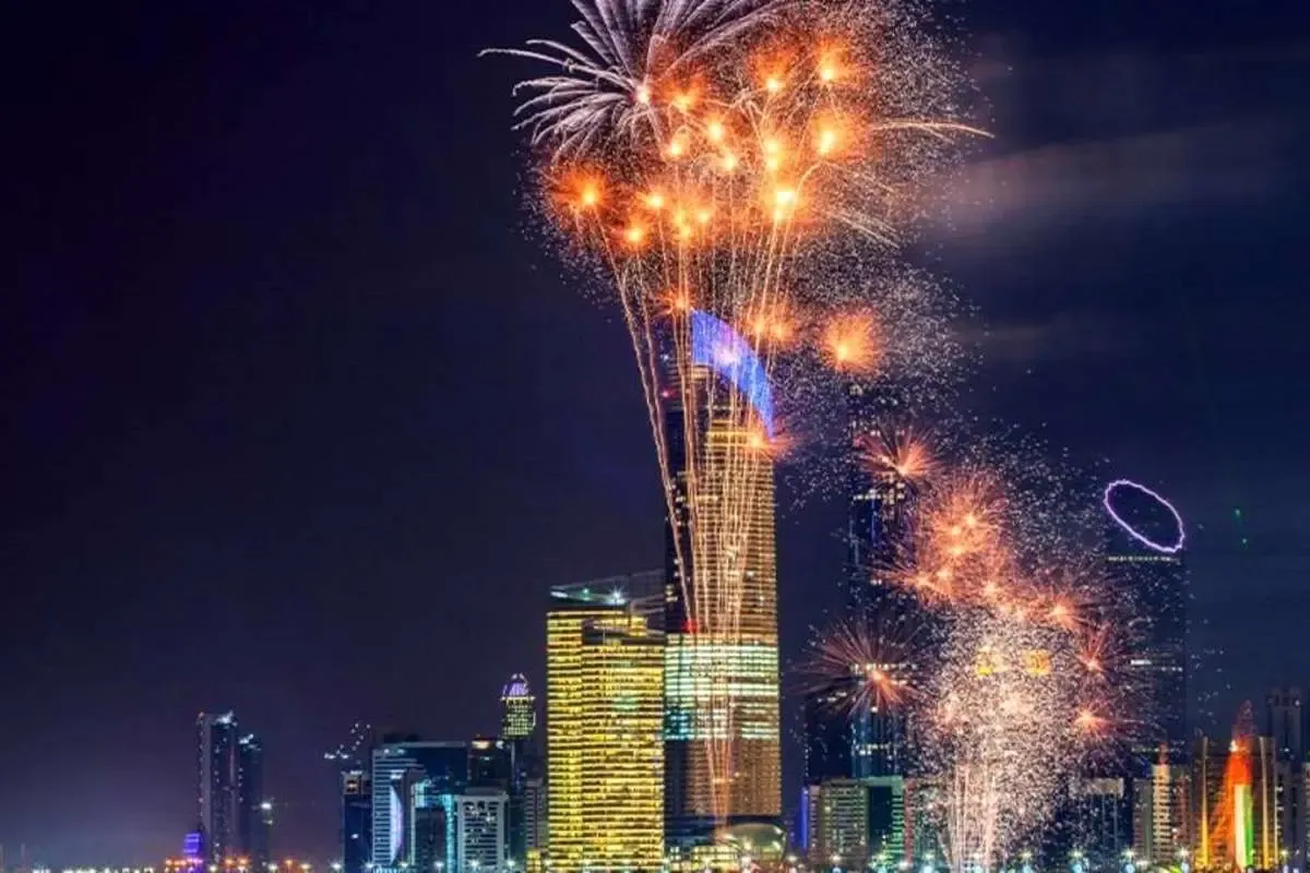 ببینید| نمایش خیره‌کننده آتش‌بازی برج خلیفه در آغاز سال نو میلادی