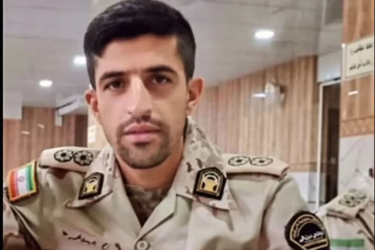 ببینید| ادای احترام کادر فراجا به فرزند شهید رحیم مجیدی‌مهر