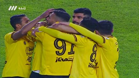 ببینید| گل اول سپاهان به استقلال با اشتباه آشورماتوف