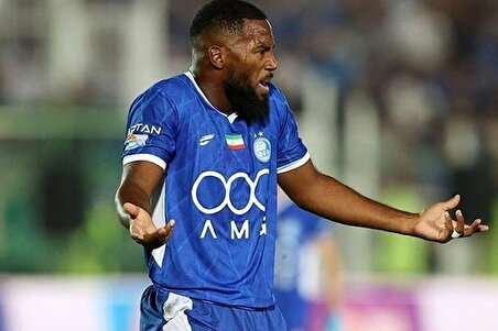 ببینید| جنجال نیمه اول استقلال و سپاهان؛ درگیری عجیب نازون و حسین گودرزی!