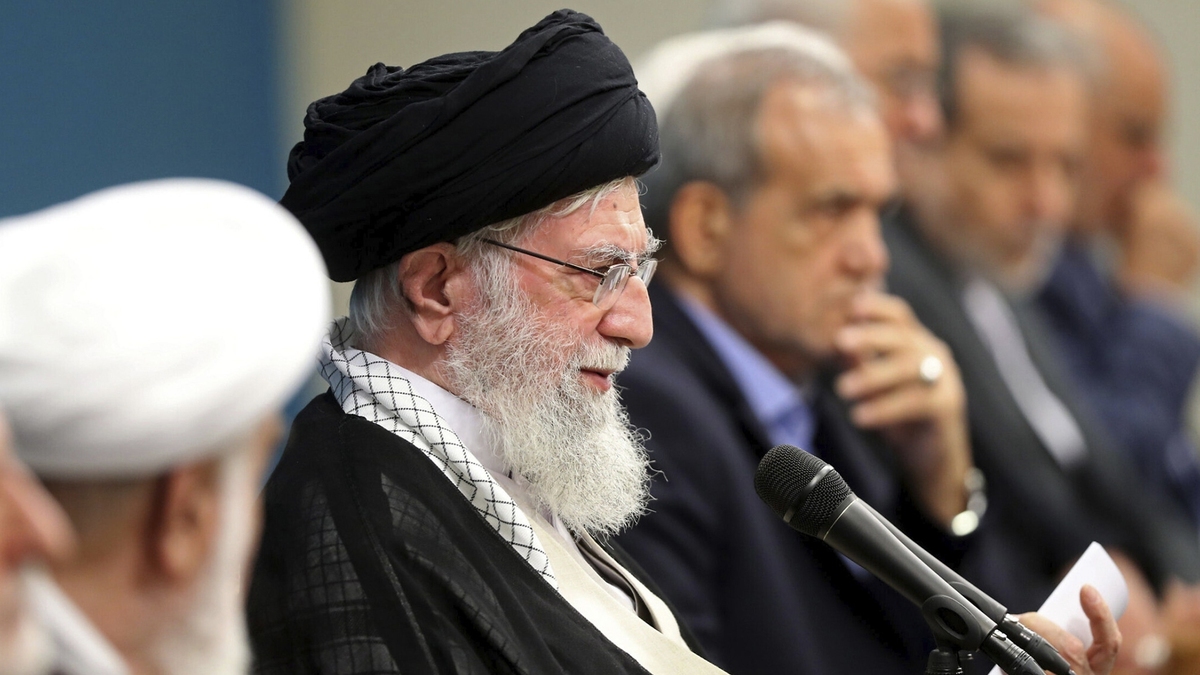 ببینید| رهبر انقلاب: با معترض حرف می‌زنیم، اما اغتشاش‌گر را باید سرجایش نشاند