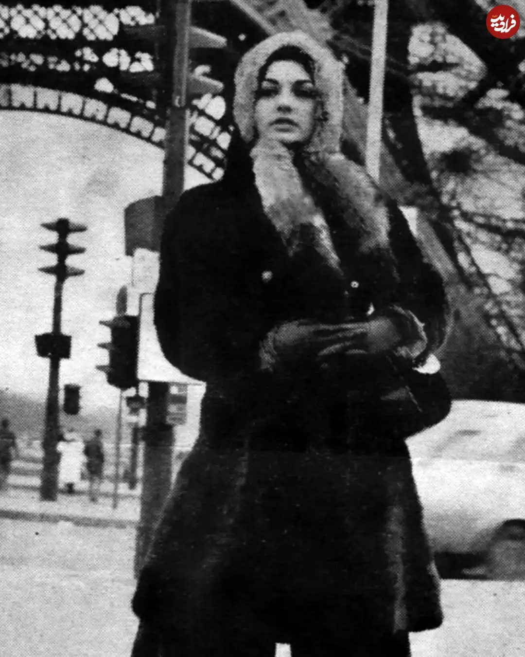 تصویر قدیمی گوگوش در ۲۰ سالگی کنار برج ایفل