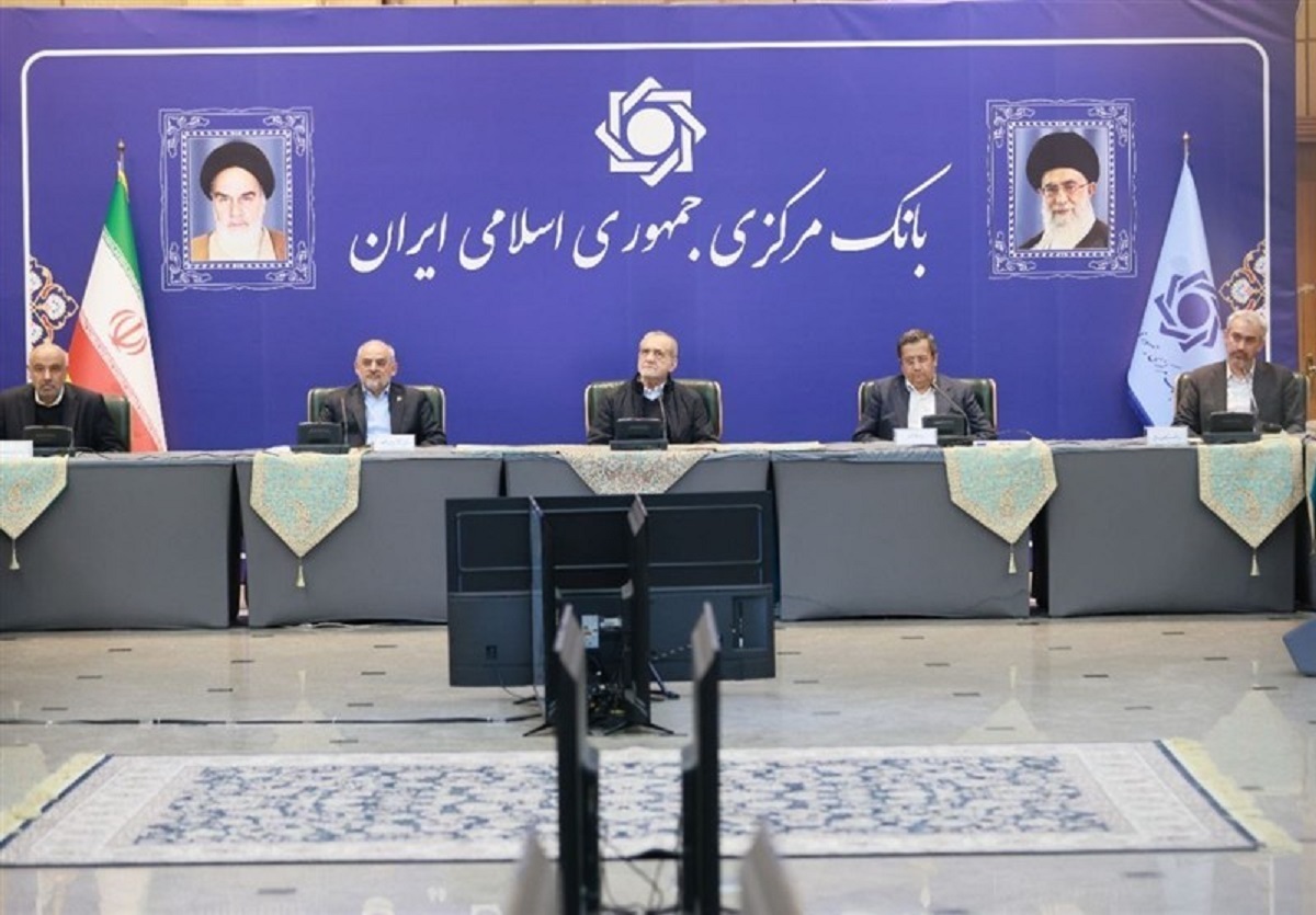 پزشکیان به بانک‌ مرکزی رفت/ ماجرا چیست؟