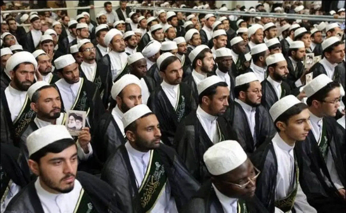 مشاور پزشکیان: بنیادهایی مثل جامعه‌المصطفی را تعطیل کنید و پول آنها را به مردم بدهید