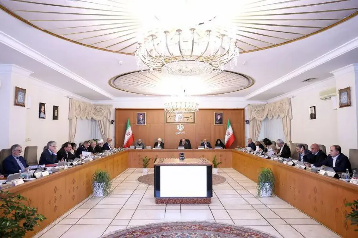 روزنامه اطلاعات: دولت بدترین زمان را برای حذف ارز ترجیحی انتخاب کرد