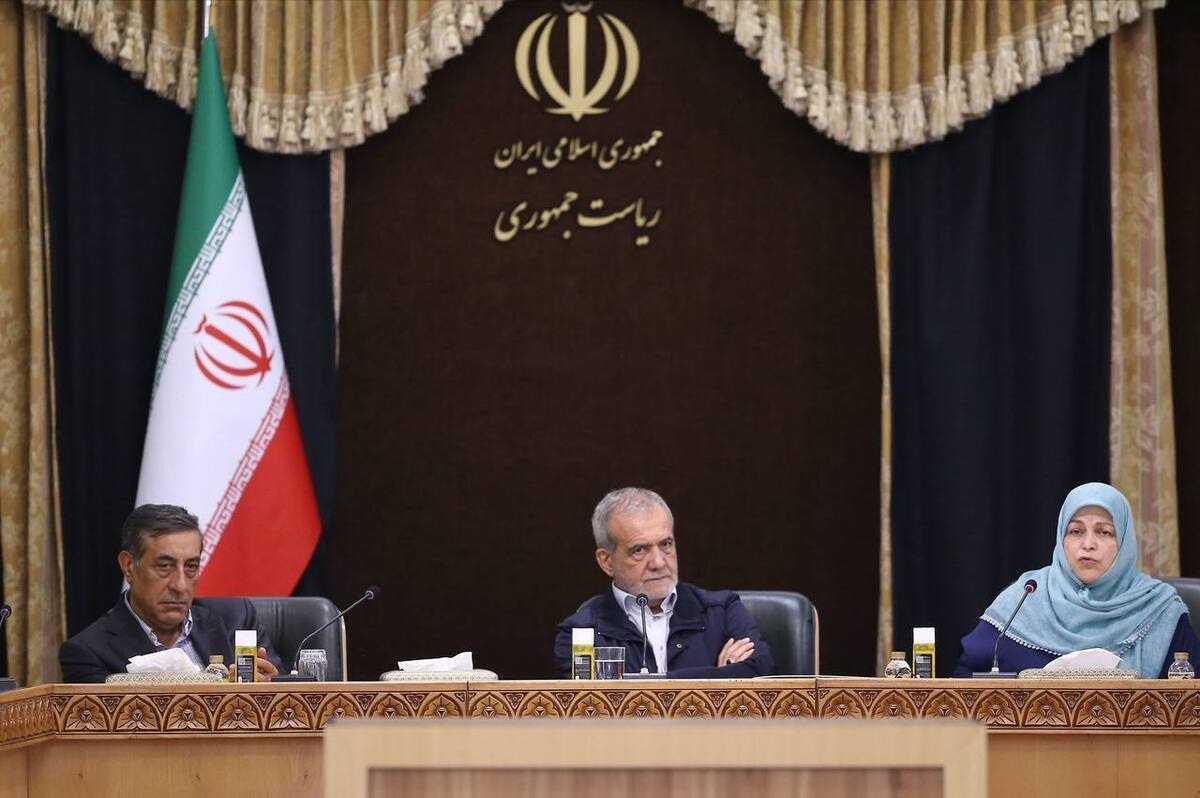 آذر منصوری و پزشکیان آذر منصوری و پزشکیان