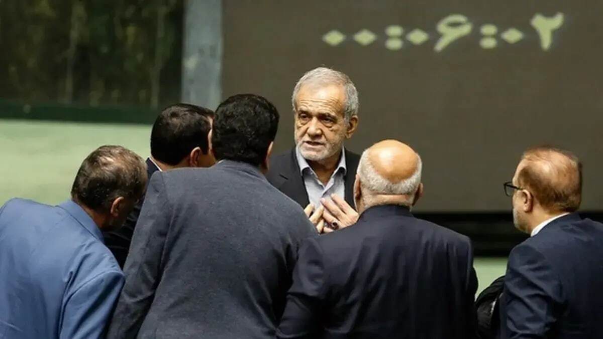 ببینید| حضور پزشکیان در مجلس برای تقدیم بودجه