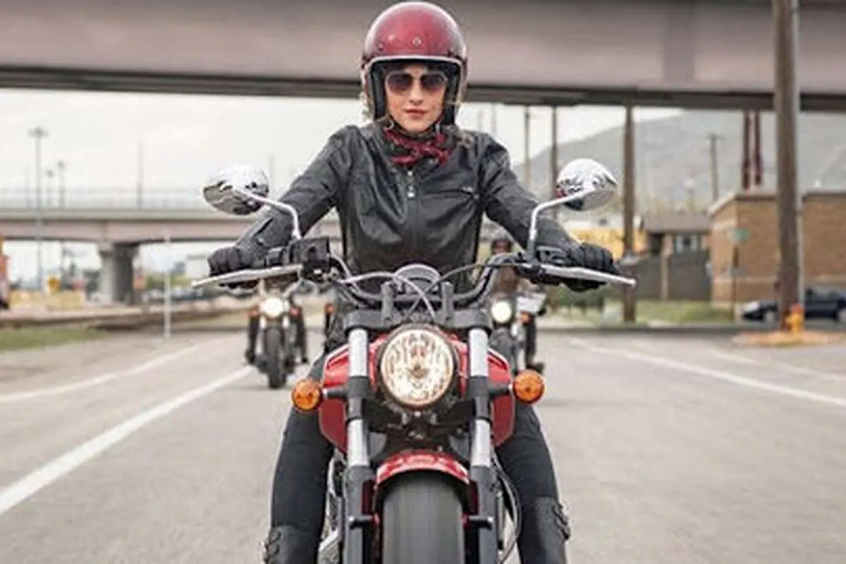 گواهینامه موتورسواری برای زنان