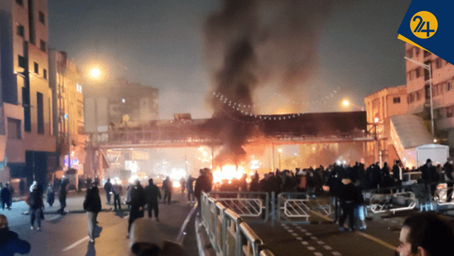 مشاهدات میدانی از مرکز و شمال تهران در شب ۱۹ دی | از جمعیت قابل توجه در خیابان شریعتی تا درگیری بدون مصدوم و کشته