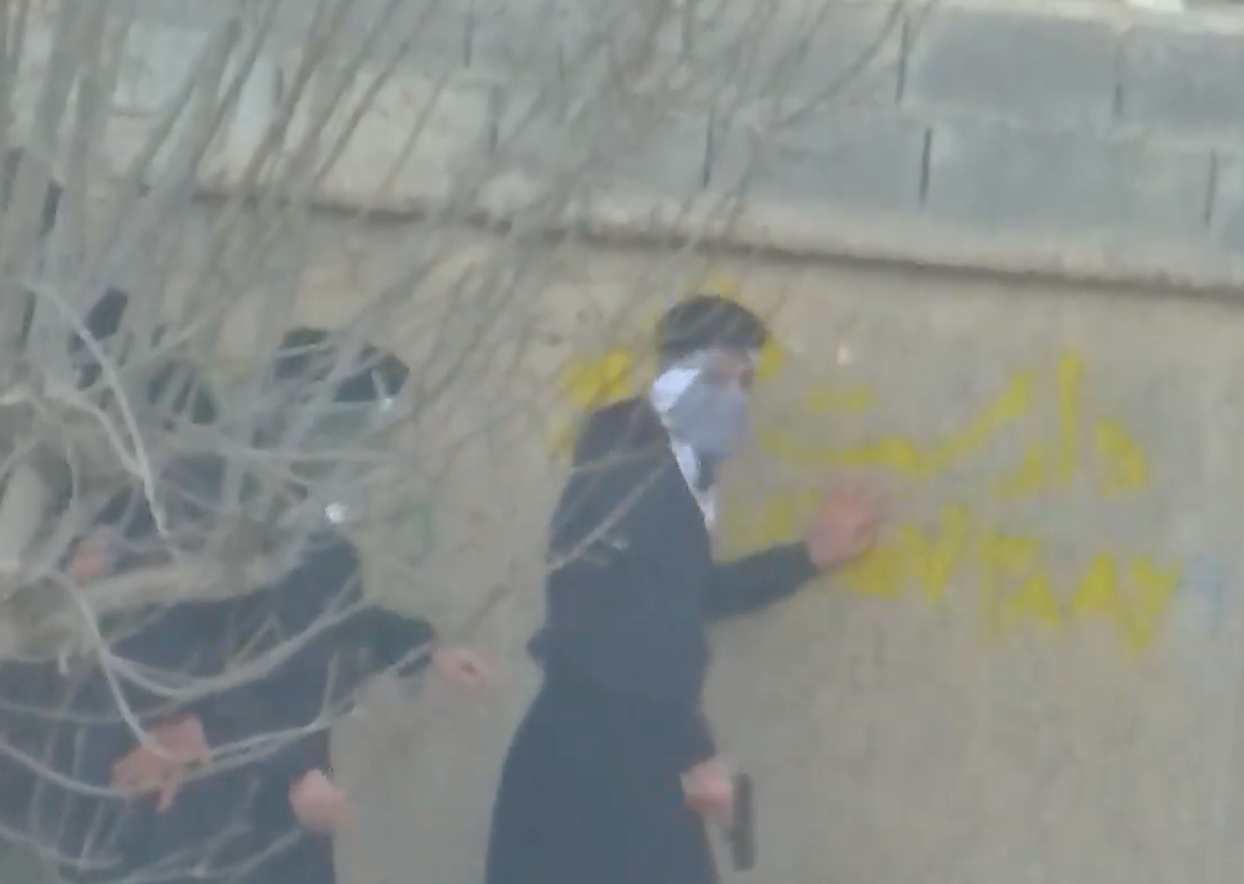 ببینید| شلیک مستقیم تروریست‌ها در کرمانشاه