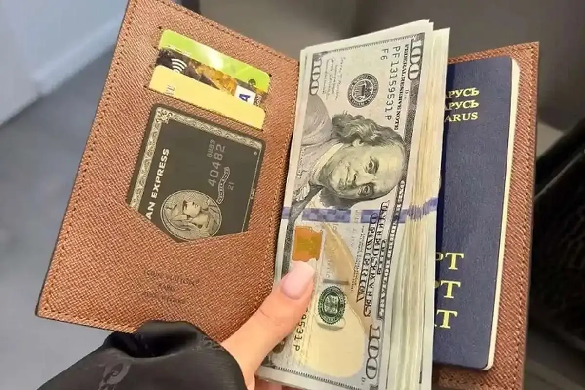 نرخ دلار مسافرتی کاهش یافت