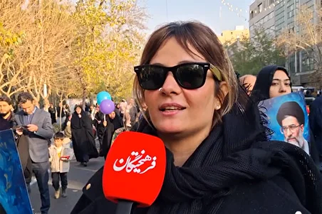 ببینید| استایل متفاوت دو زن شرکت‌کننده در راهپیمایی دیروز