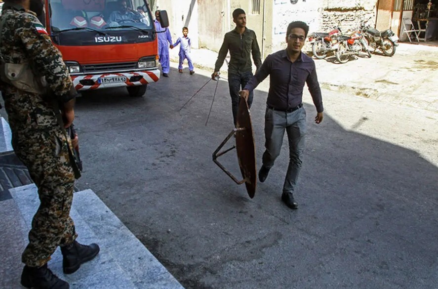 ماجرای جمع کردن ماهواره‌های مردم توسط سپاه چیست؟ | سخنگوی دولت: خبر به دولت رسیده!