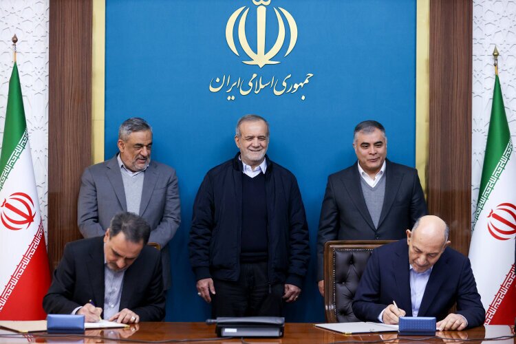 امضای قراردادهای سرمایهگذاری شرکت ملی نفت ایران به ارزش بیش از ۲ میلیارد دلار امضای قراردادهای سرمایهگذاری شرکت ملی نفت ایران به ارزش بیش از ۲ میلیارد دلار