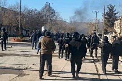 ببینید | به آتش کشیدن تندیس حاج قاسم سلیمانی در میدان فرودگاه اهواز