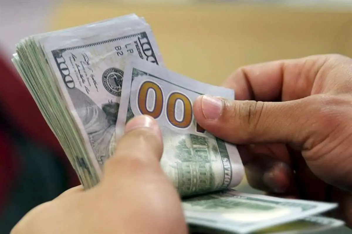 روایت ایرنا از قیمت ارزهای تجاری/ قیمت دلار در دامنه ۱۲۷ هزار تومان باقی ماند