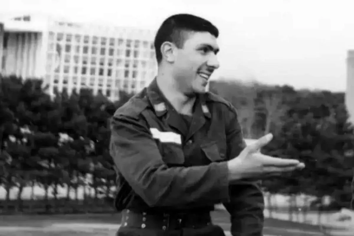 (عکس) تیپ و چهرۀ «علی صیاد شیرازی» در دوران تحصیل در آمریکا