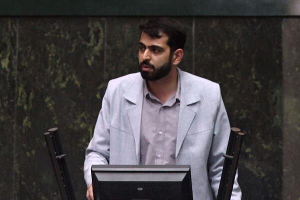 نجابت: ترامپ هم پارس میکند، هم دُم تکان میدهد نجابت: ترامپ هم پارس میکند، هم دُم تکان میدهد