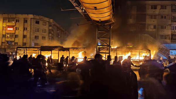 پیشنهاد عجیب فارس برای جلوگیری از حضور جوانان در خیابان| خانواده‌ها بر جریان اطلاعات رسیده به فرزندشان نظارت کنند!