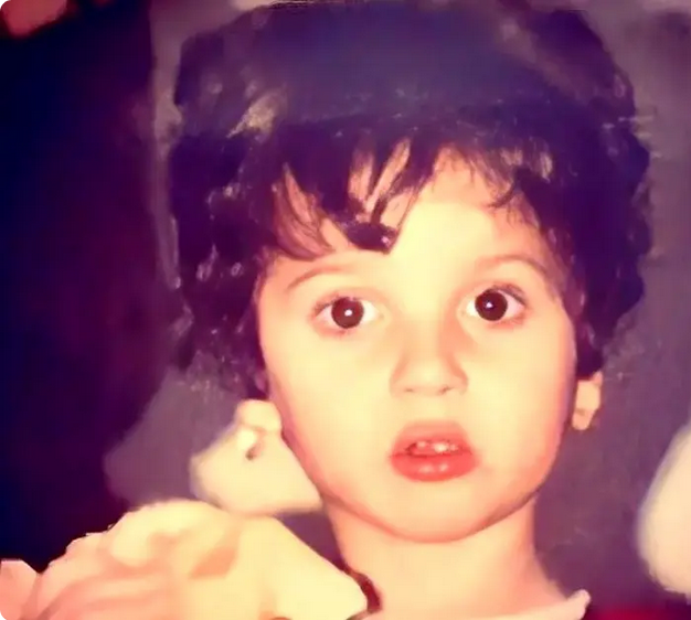 عکس|  چهره «الهام نامی» در ایام کودکی و در اواخر دهه ۶۰