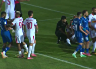 ببینید| درگیری شدید بازیکنان المحرق و استقلال