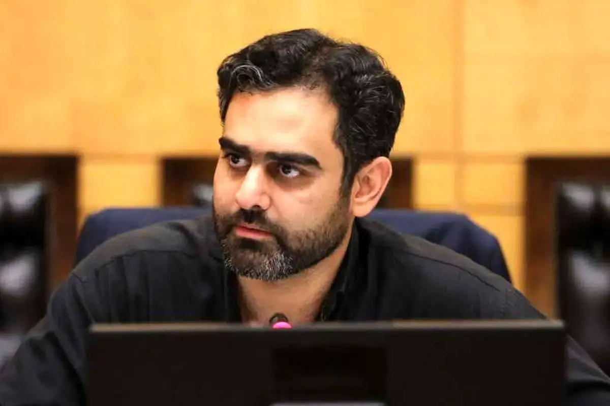 انتقاد تند امیرحسین ثابتی از تأخیر در قطع اینترنت امیرحسین ثابتی