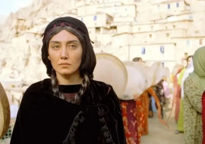 عکس| هدیه تهرانی در لباس کردی، سال ۱۳۸۵