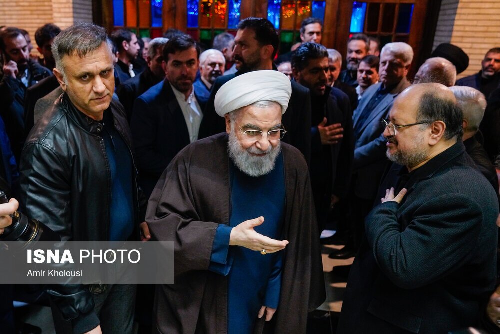 عکس| گفتوگوی داغ حسن روحانی و سید محمد خاتمی در مراسم ختم مادر محمد شریعتمداری عکس| گفتوگوی داغ حسن روحانی و سید محمد خاتمی در مراسم ختم مادر محمد شریعتمداری