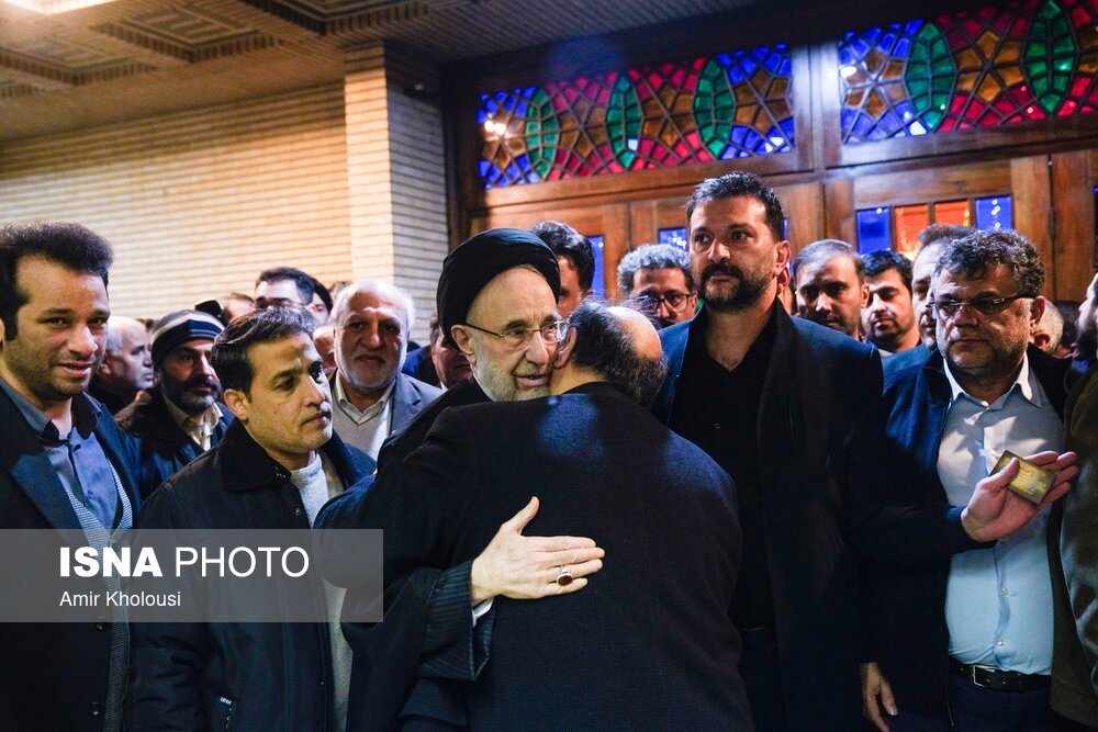 عکس| گفتوگوی داغ حسن روحانی و سید محمد خاتمی در مراسم ختم مادر محمد شریعتمداری عکس| گفتوگوی داغ حسن روحانی و سید محمد خاتمی در مراسم ختم مادر محمد شریعتمداری