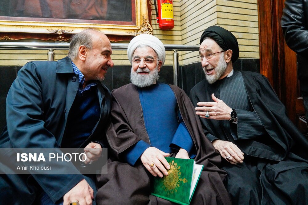 عکس| گفتوگوی داغ حسن روحانی و سید محمد خاتمی در مراسم ختم مادر محمد شریعتمداری عکس| گفتوگوی داغ حسن روحانی و سید محمد خاتمی در مراسم ختم مادر محمد شریعتمداری