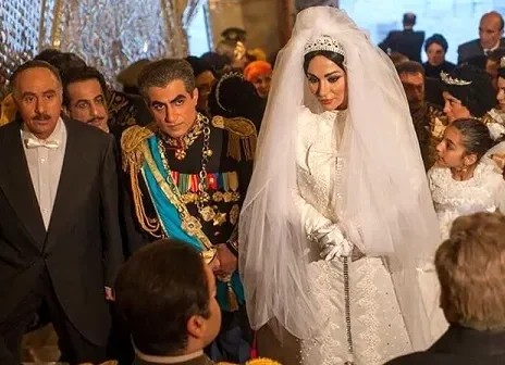 ساغر عزیزی کیست ؟| از مستندسازی تا ایفای نقش فرح دیبا در سریال معمای شاه ساغر عزیزی بازیگر